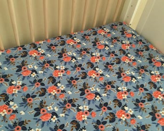 Fleur de Lis - maagdenpalm bloemen wieg laken baby meisje bloemen wieg laken baby meisje hoeslaken wieg laken geweer papier co beddengoed