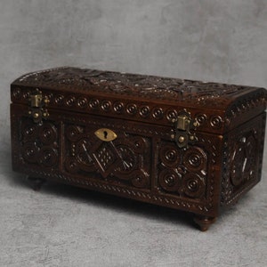Wood jewelry box with key, сarved wood box, jewelry box, wooden box, jewelry case, jewellery box, hand carved wooden box, anniversary gift