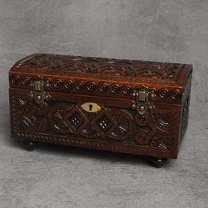 wooden box carved, jewelery box with key, Jewelry case wooden, wood jewelry box, сarved wood box, jewelry box, hand carved wooden box