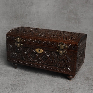 wooden box carved, jewelery box with key, Jewelry case wooden, wood jewelry box, сarved wood box, jewelry box, hand carved wooden box