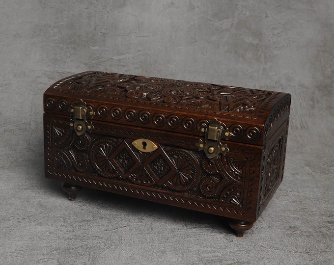 wooden box carved, jewelery box with key, Jewelry case wooden, wood jewelry box, сarved wood box, jewelry box, hand carved wooden box