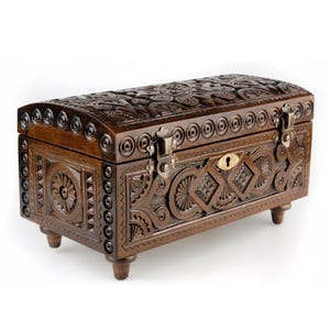 wooden box carved, jewelery box with key, Jewelry case wooden, wood jewelry box, сarved wood box, jewelry box, hand carved wooden box