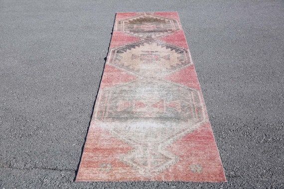 ヴィンテージトルコ製ランナーラグ：2'7x11'9サーモンハンドメイドラグ