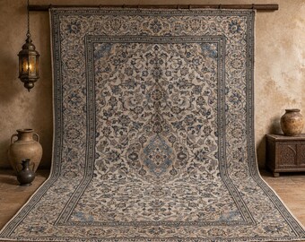 8x11 Vintage-Teppich aus der Türkei: Elfenbeinblauer Teppich mit floralem Medaillonmuster
