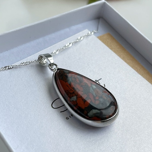 Collier pendentif Teardrop Bloodstone, Pendentif de guérison énergétique, pierre de guérison, cadeau pour elle, bijoux de chakra du cœur, pierre de reiki