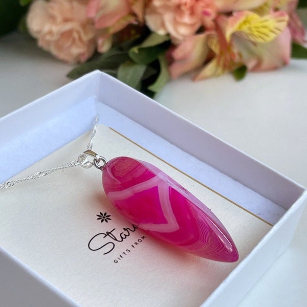 Pendentif en point d'agate rose magenta, grand collier en cristal, cadeau pour elle, bijoux pour chakra de guérison, pierre de chakra du coeur