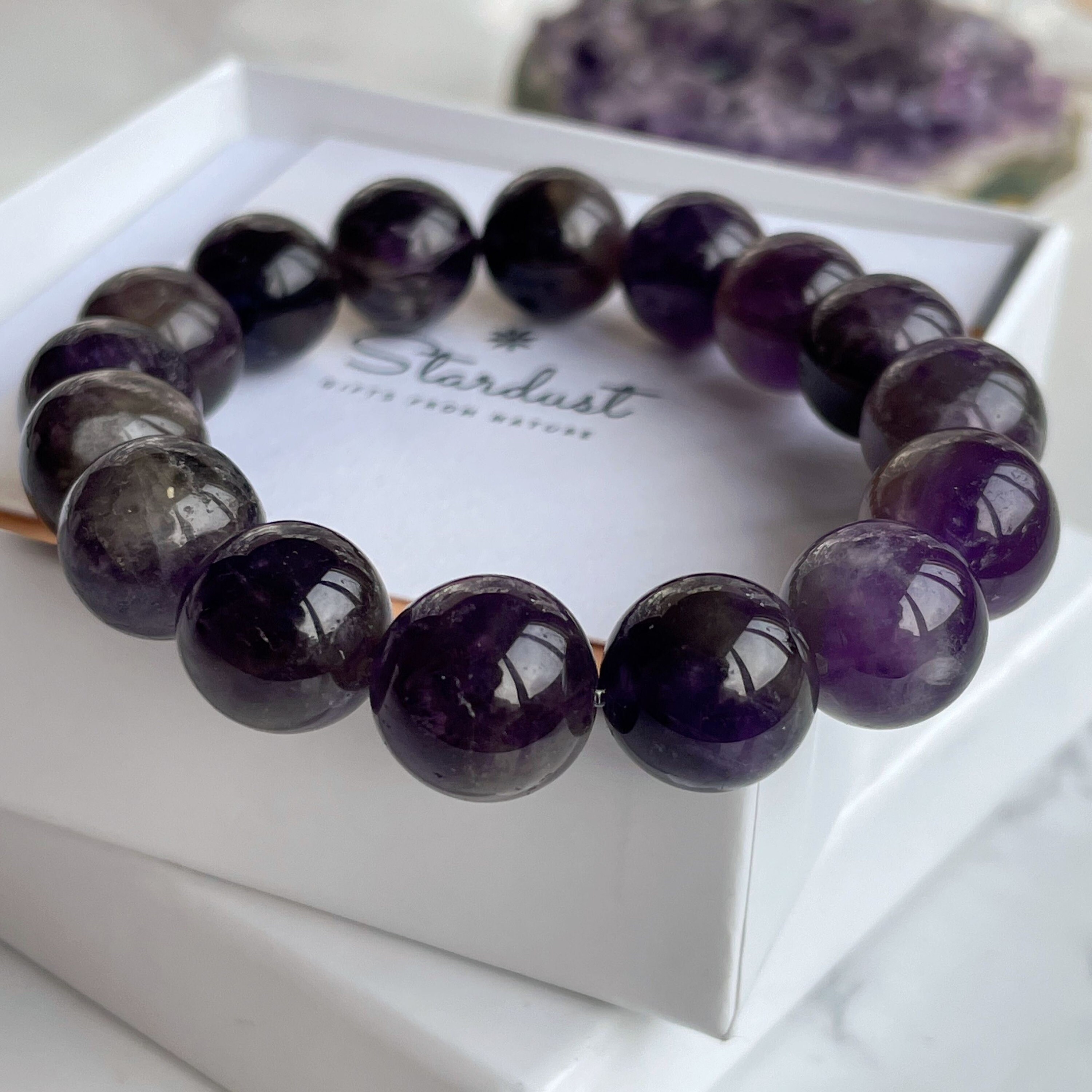 JOLI BRACELET 12 RANGS DE PERLES D'AMETHYSTE ET DE ROCAILLE