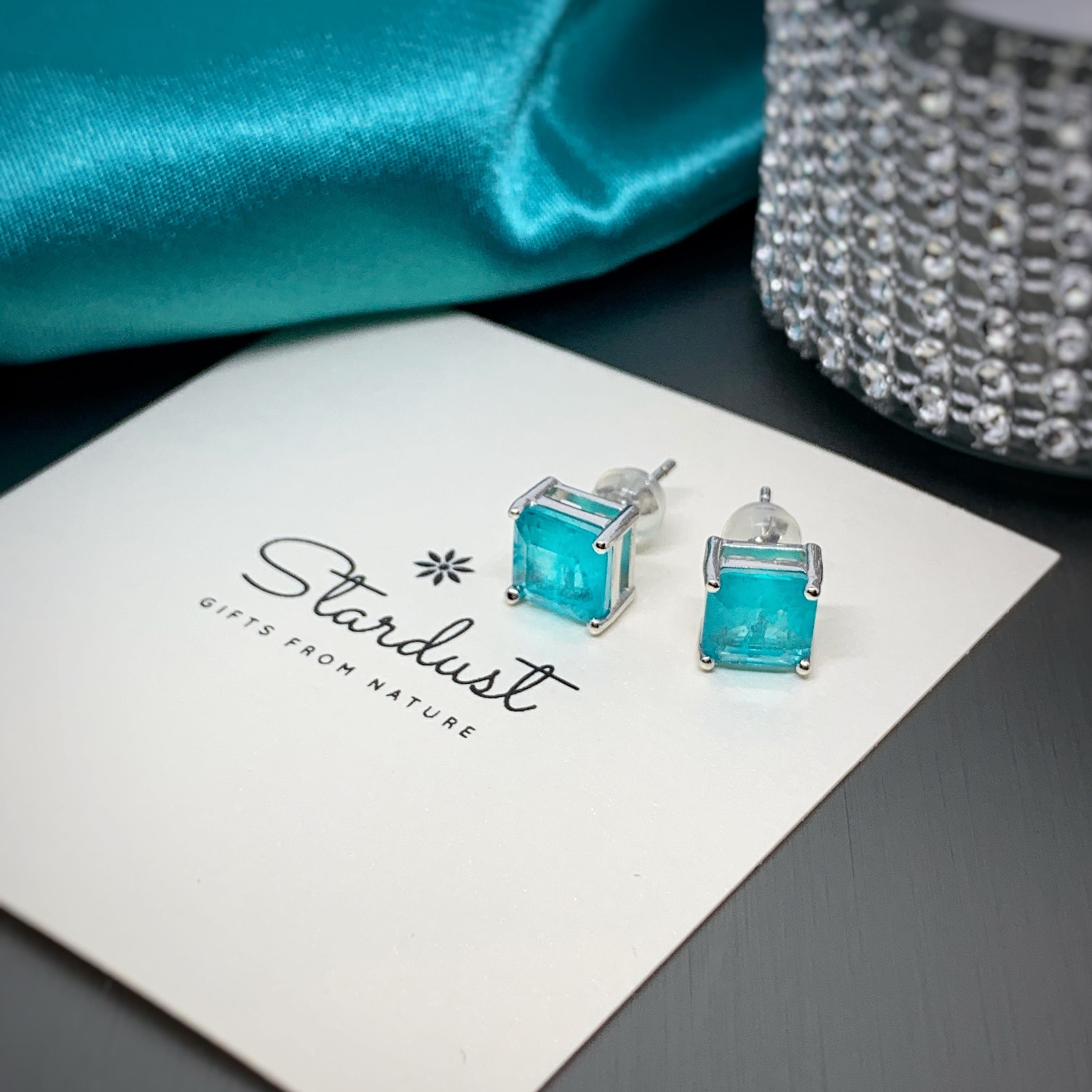 トルマリンパライバスタッドピアス 7 mm ロイヤルジュエリー、女性への