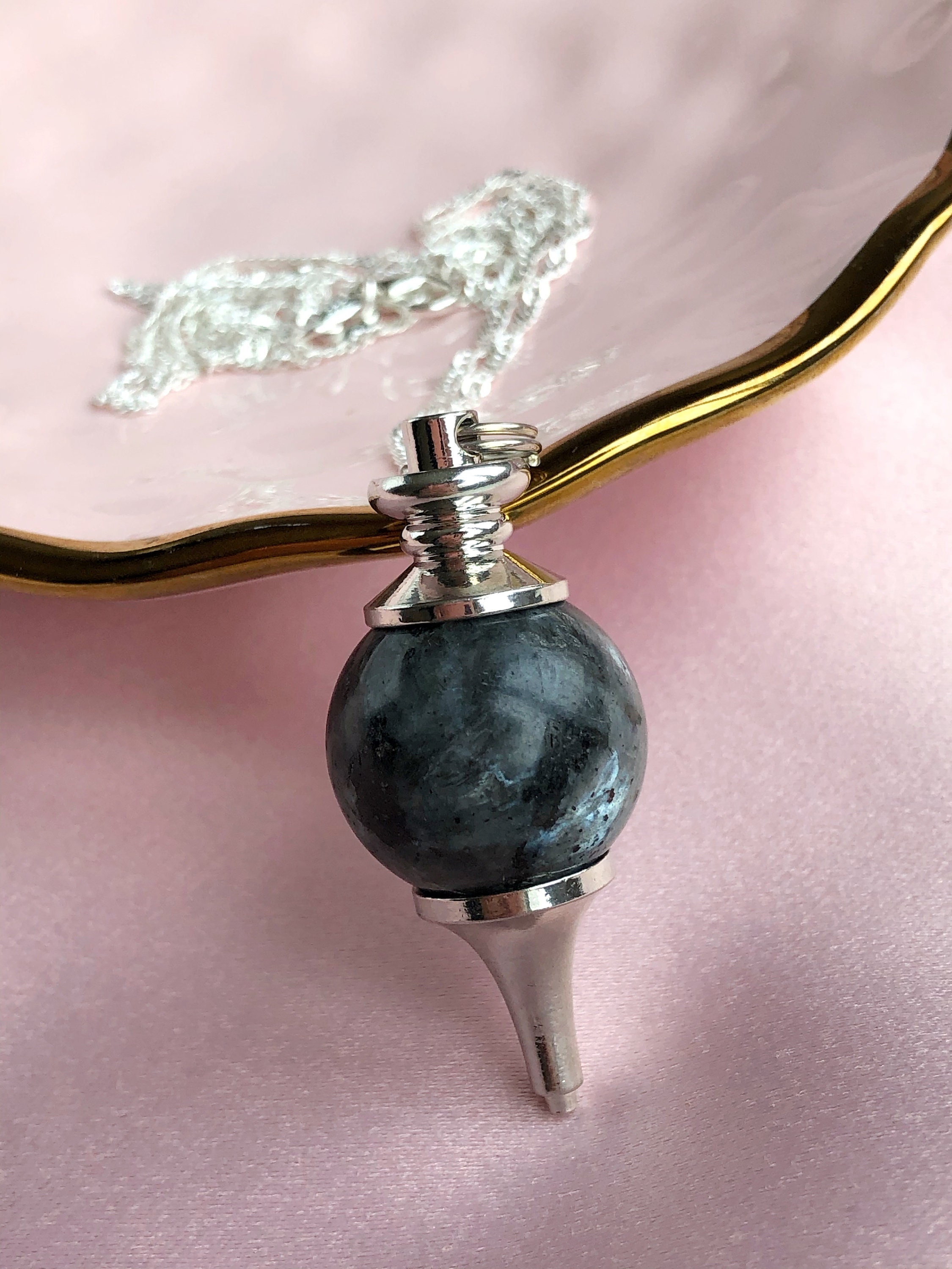 Labradorite Pendant Necklace main image 0