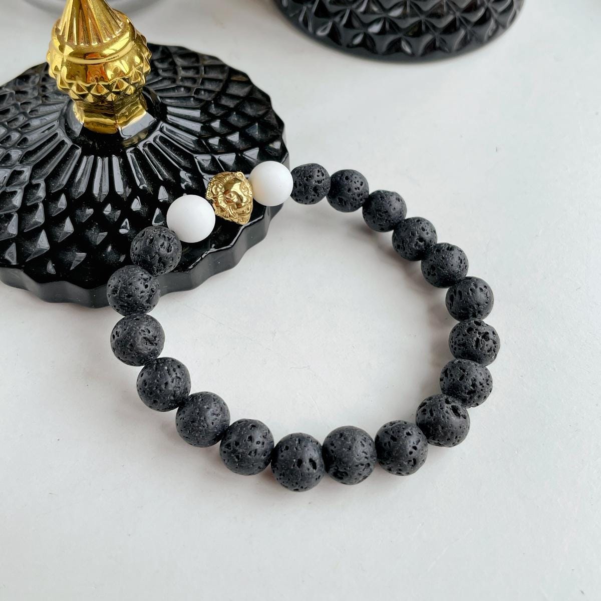 Bracciale Uomo Con Perle E Testa Di Leone Nero: Braccialetto Diffusore In Pietra, Moda Etnica, Regalo Originale Per Uomo