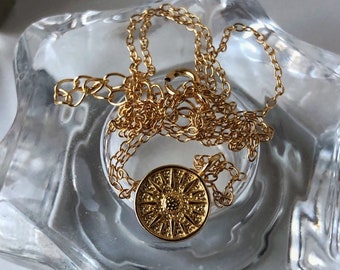 18k Gold filled geschnitzte Sonne Halskette, gehämmerter Münzanhänger, Goldanhänger, Geschenk für Sie