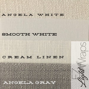 Könnte beinhalten: Vier Stoffmuster mit den Namen "Angela White", "Smooth White", "Cream Linen" und "Angela Gray" unter jedem Muster gedruckt. Die Muster sind vertikal von oben nach unten angeordnet.