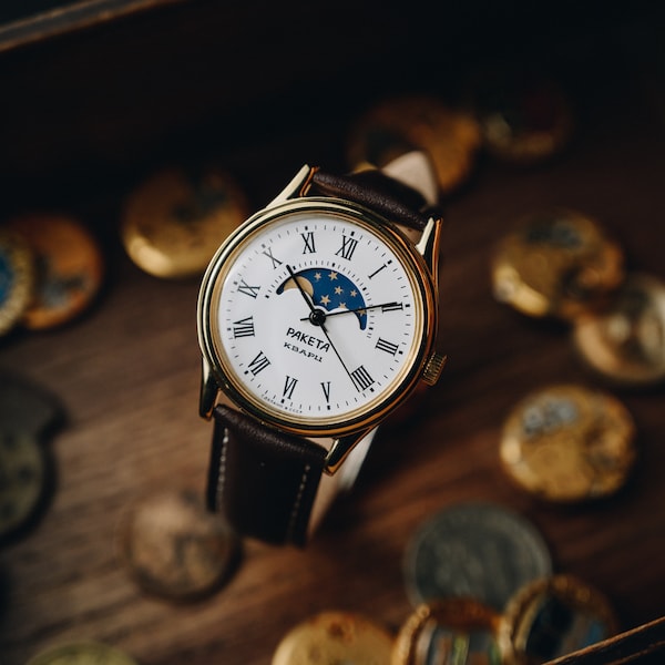 Unique Vintage watch - Raketa Moon calendar. Moon phase calendar watch. quartz watch. Space watch. Antique vintage watches for man. 1980s