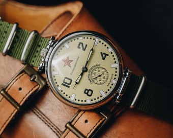 Military vintage mens watch Molnija "Komandirskie". Mens wrist Mechanical watch. Mans gift, Gift for him, Unique watch. gift for men
