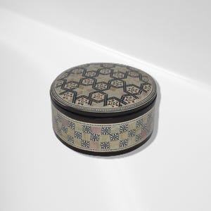 Round Mother of Pearl Jewelry Box – Handmade Mosaic Inlaid Wood Keepsake Gift from Egypt (4.8"x2.4")
