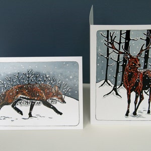 Lot de 8 cartes de Noël de 2 linogravures représentant un cerf hivernal et un renard enneigé