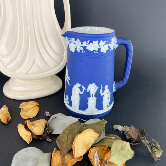 Wedgwood pottery top made in england
