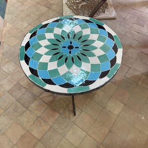 ROUND MOSAIC TABLE, Handmade Accent Table, Tile Top in Green & Blue Table, Modern Geometric Side Table, Indoor Outdoor Patio Furniture Table