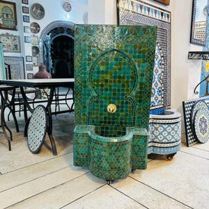 Fuente de zellige verde Tamegroute hecha a mano: arte marroquí de mosaicos