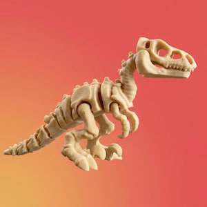 Puede incluir: Un juguete de esqueleto de dinosaurio beige, con articulaciones y un cráneo detallado. El juguete está sobre un fondo degradado naranja y rojo, mostrando su estructura esquelética y diseño.