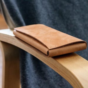 Custodia in pelle estetica per Pixel 9 Pro - Realizzata a mano nell'UE / Custodia in pelle incisa per Google Pixel 9 Pro Fold
