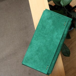 galaxy Z Fold 7 aesthetic leather phone holster case. made in the EU from high quality Italian leather