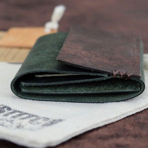 Cartera de cuero hecha a mano con un bolsillo de acceso rápido para tarjetas / Bolsillo frontal, billetera de cuero minimalista para hombre