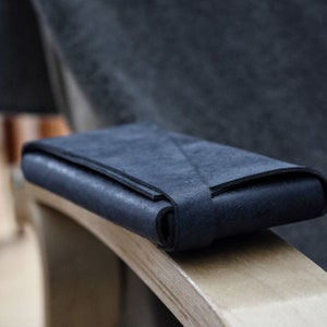 Funda tipo cartera para teléfono Huawei Mate XT Ultimate de alta calidad, fabricada en Europa con cuero italiano de plena flor.