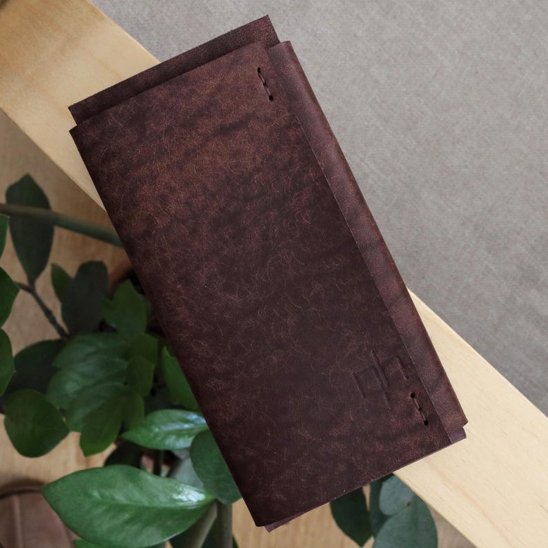 Galaxy Z Fold 8 dark brown leather phone sleeve case. Made in Europe. Compact minimalist design.