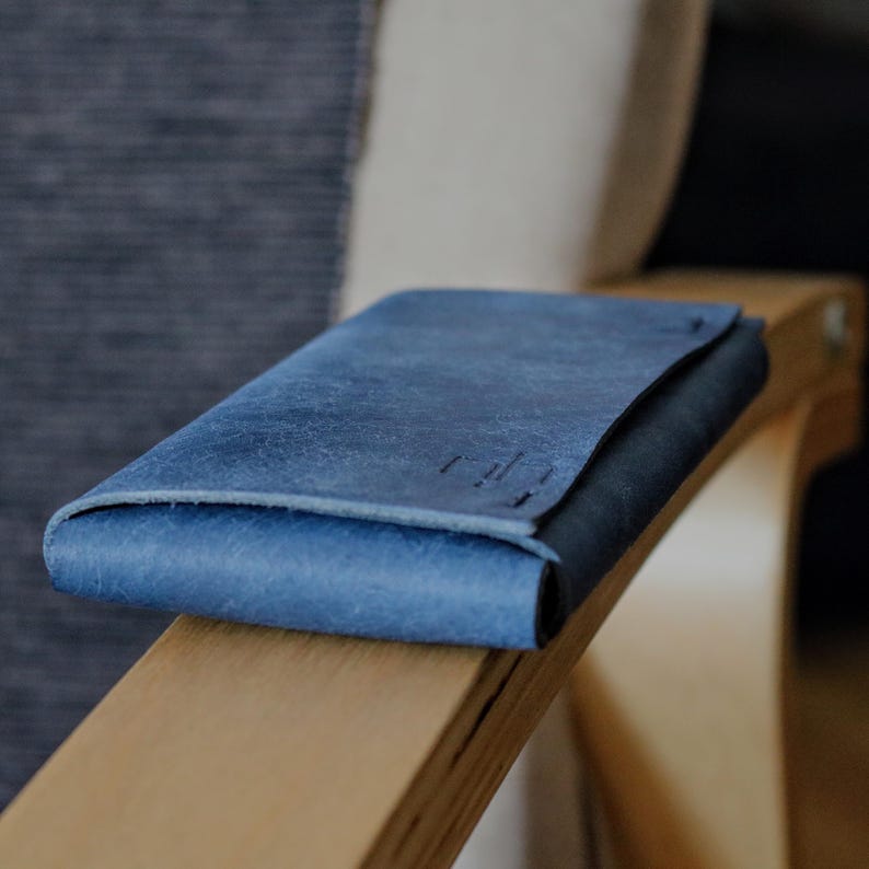 Minimalist design leather case from Z Fold 7 phones. Made in the EU from high quality Italian leather