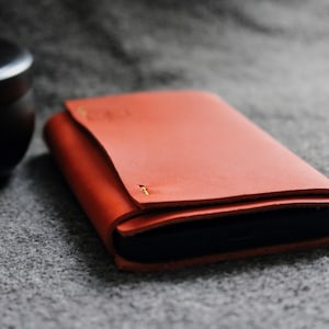 Étui de téléphone esthétique pour le Pixel 9 Pro Fold | Housse en cuir personnalisée gravée pour téléphone Google Pixel 9 Pro | Pochette Pixel Fold faite main