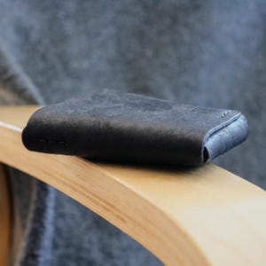 Engraved leather wallet for credit cards