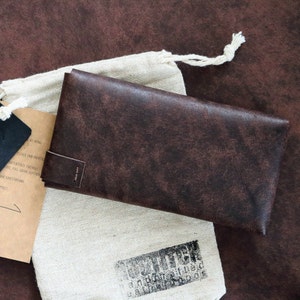 iPhone 17 pro max premium leather phone case with wallet. handmade in the EU