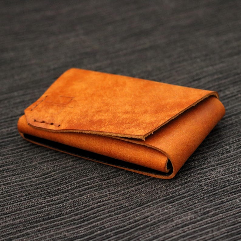 Real leather thin wallet for cards and coins> made by hand in the EU