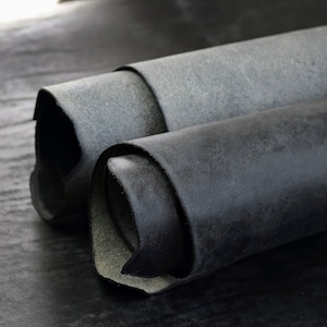 Black Italian vegetable tanned leather for leather goods