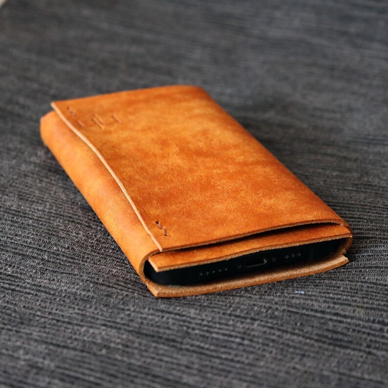 Galaxy Z Fold 8 leather phone sleeve cover. Handmade in the EU from high quality Italian leather. Minimalist compact design