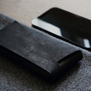 Funda de cuero tipo billetera para iPhone 16 Pro Max: fabricada a mano en la UE con cuero italiano de alta calidad