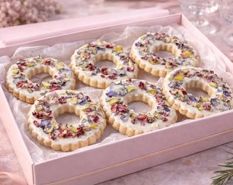 Pink Edible Flower Shortbread Cookies – Floral Spring Gift, Elegant Tea Party Dessert, Luxury Cookie Box