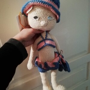 Joli poupee au crochet