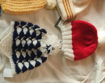 Bonnet bébé avec pompon