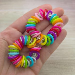 Juguete antiestrés Rainbow Duo Loop / Juguete antiestrés ruidoso