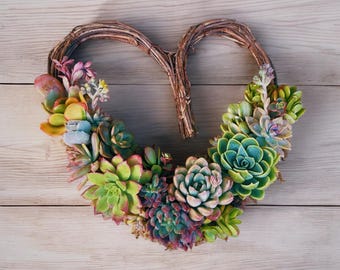 Succulent heart wreath | 10 inch wreath