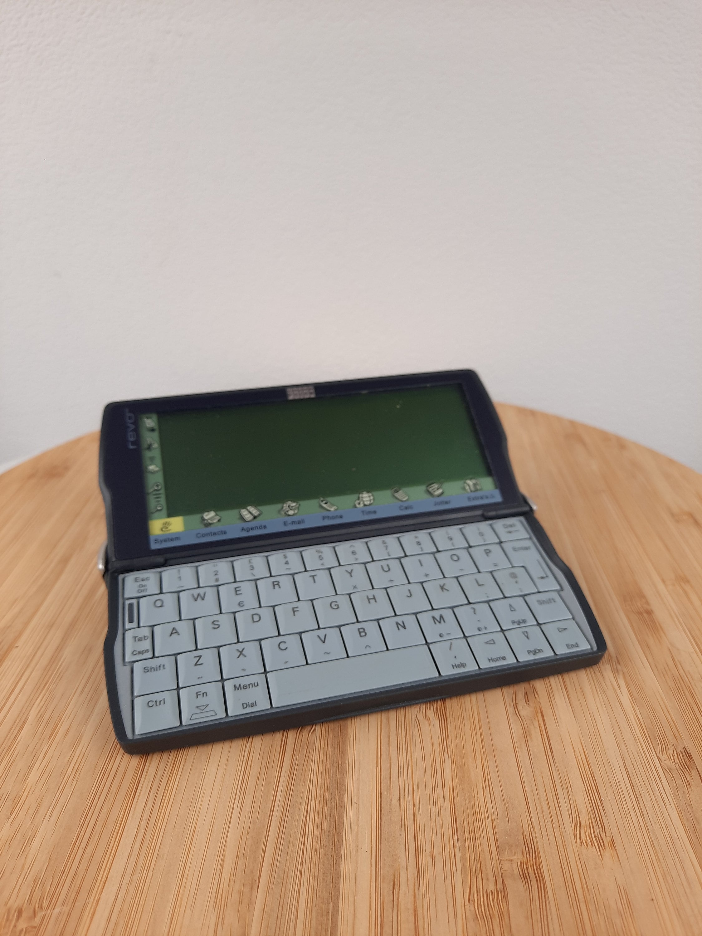 Psion revo パーソナルデジタルオーガナイザー Psion revo パーソナルデジタルオーガナイザー