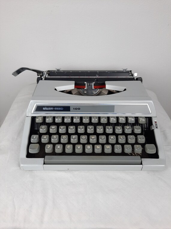 文房具・事務用品 SILVER REED タイプライター ホワイト QWERTY