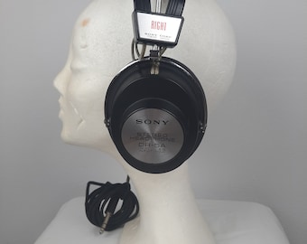 Nostalgia in Sound: Exploring Vintage Headphones - A Journey Through