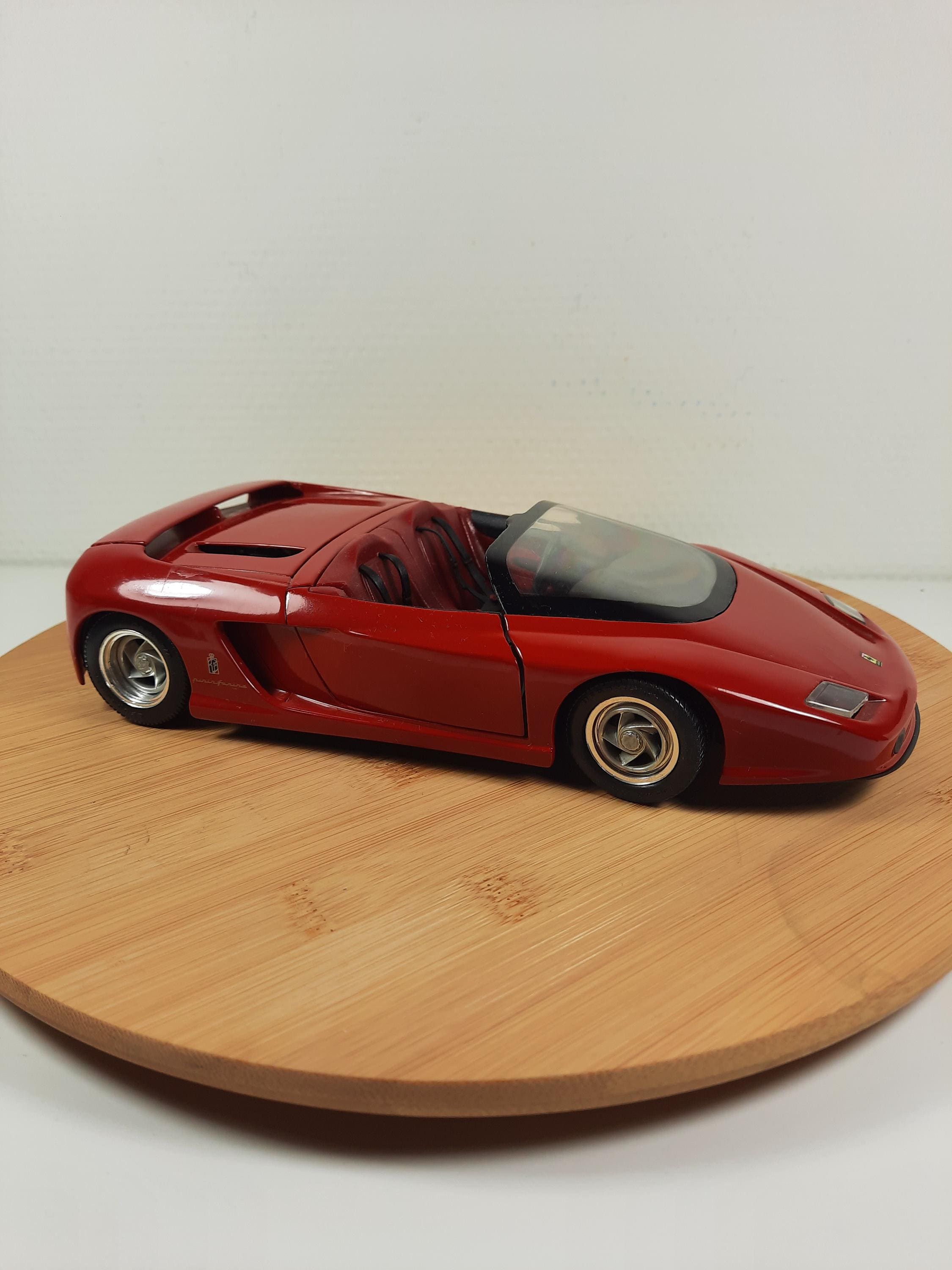 Ferrari Mythos 1/18スケール ミニカー 赤 Ferrari Mythos 1/18スケール ミニカー 赤 Ferrari Mythos 1/18