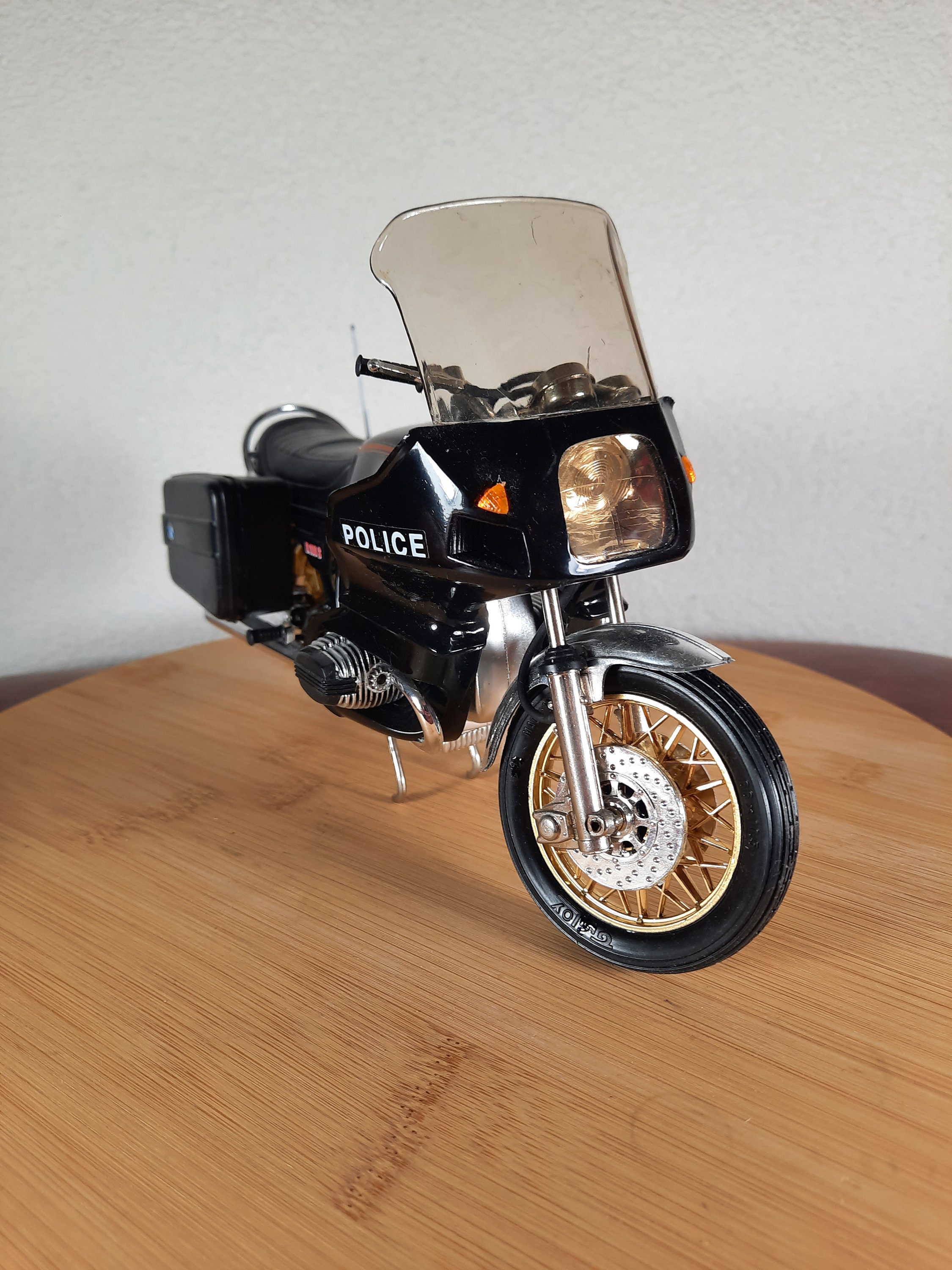 Yahoo!オークション - 1/10 BMW R1100RT GUILOY ギロイ ミニカー