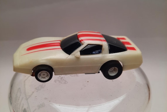 Vintage TYCO Slotcar Chevrolet Corvette in Night Glow in the Dark