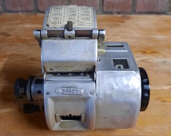 ロンドンのバスで車掌が使っていた発券機 (GIBSON A14) ロンドンのバスで車掌が使っていた発券機 (GIBSON A14) - メルカリ