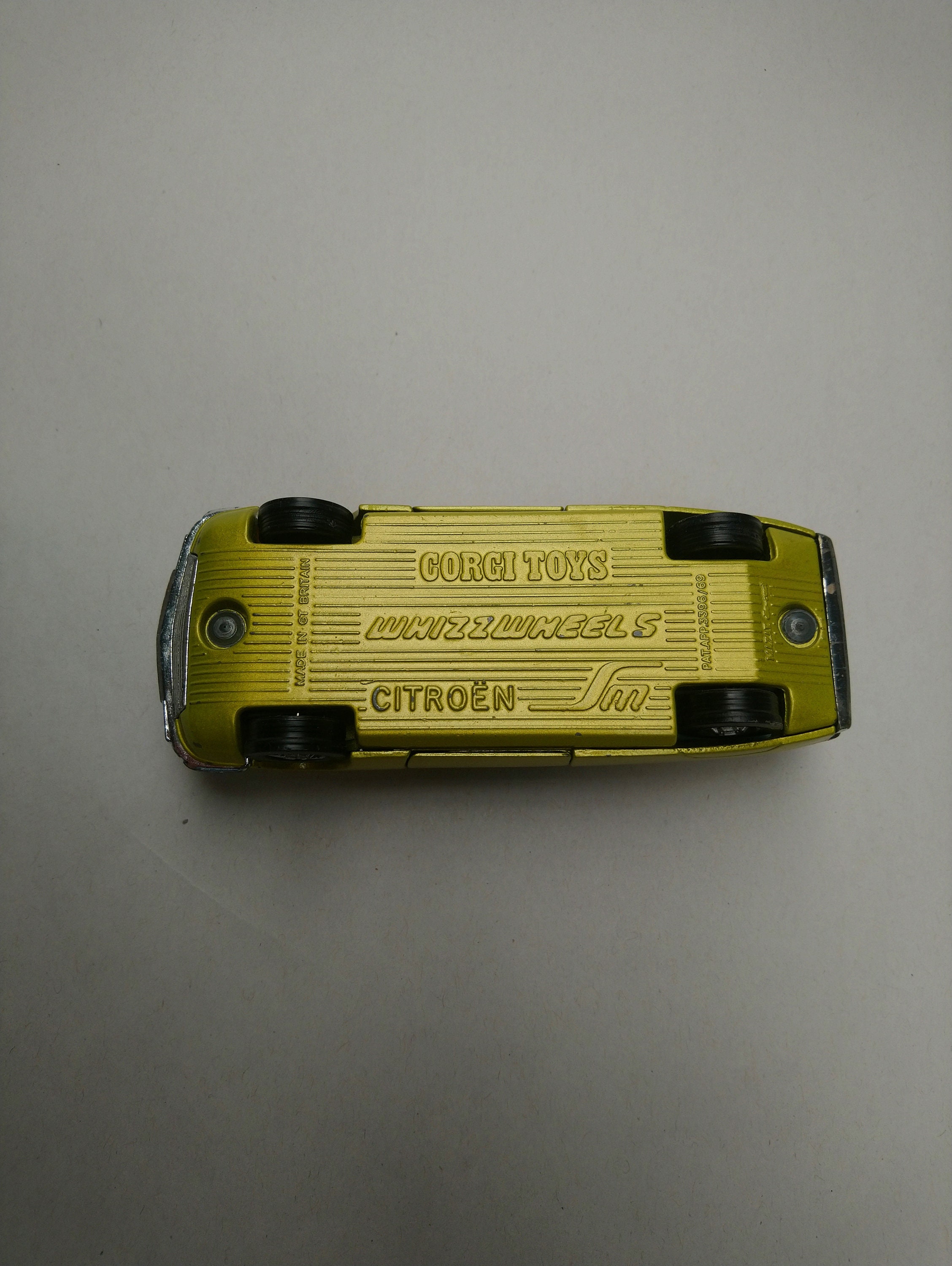 Corgi Toysミニカー 　シトロエンSM Citroen SM by Corgi Toys, No. 284. Metallic Lime Gold, Pale